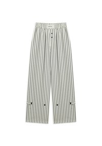 Pantaloni a gamba larga in un tessuto beige chiaro con strisce verticali scure. Presentano una vita elastica, bottoni lungo la parte anteriore e dettagli ai polsini.