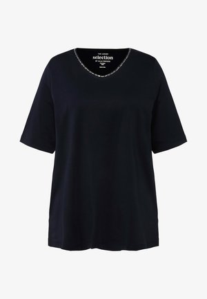 Navyblå T-shirt med korte ærmer og V-hals, prydet med dekorativ kant langs udskæringen; lavet af blødt, glat bomuldsstof.