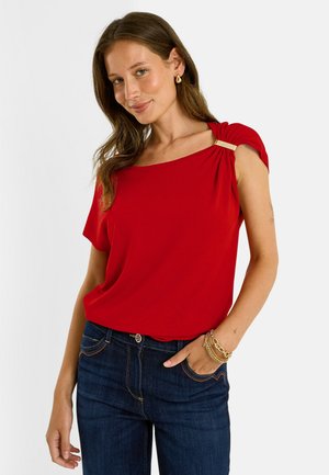 Grain de Malice, PULL COL ASYMETRIQUE FEMME - Camiseta estampada - rouge