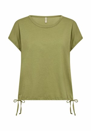 Sīkās piedurknes olīvu zaļš T-krekls ar apaļu kaklu un regulējamu aukliņu apakšā. Mīksts, viegls audums ar gludu tekstūru.