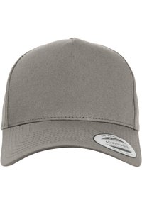 Grå baseballcap lavet af tekstureret stof. Har en buet skygge og et lille, rundt justerbart tag på siden. Simpelt og rent design.