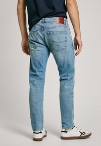 Pepe Jeans Jeans Tapered Fit - medium blue destroy