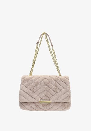 Borsa a tracolla in pelliccia sintetica rosa pallido con motivo a zigzag, caratterizzata da una chiusura in tono oro e una tracolla a catena, che offre una texture morbida e una forma strutturata.