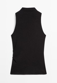 Svart ärmlös topp av mjukt tyg med hög halsringning och rynkad detalj bak för en figursydd passform.