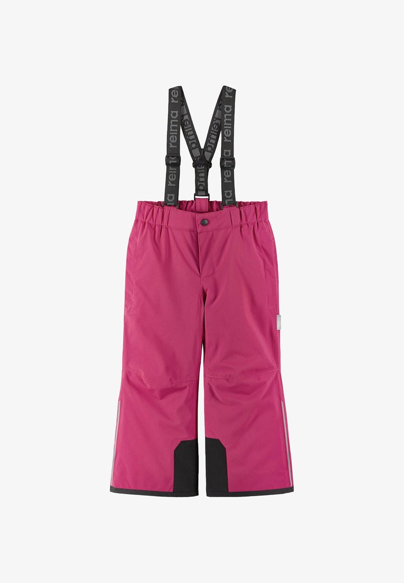 Rosa wasserdichte Hose mit verstellbaren schwarzen Hosenträgern, einem Druckknopfverschluss und schwarzen Akzenten an den Unterschenkeln. Glatte Textur, strapazierfähiges Material.