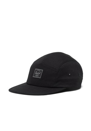 Schwarze Kappe aus Polyester, mit gebogenem Schirm, sechsteiligem Design und einem Logo-Patch auf der Vorderseite. Beinhaltet Belüftungsösen an den Seiten.