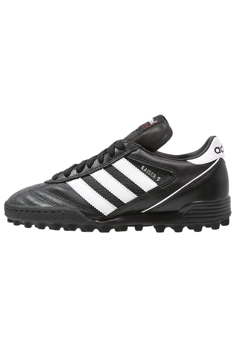 Schwarze synthetische Fußballschuhe mit weißem Drei-Streifen-Design, strukturiertem Obermaterial, Schnürung vorn und Gummistollen für Traktion. Besitzt gepolsterte Knöchel.
