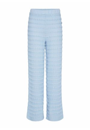 Jasnoniebieskie, teksturowane spodnie mają poziomy wzór w paski, elastyczny pas i luźny krój z prostymi nogawkami. Wykonane z miękkiego materiału.