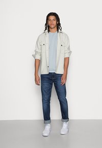 Tommy Jeans SLIM JASPE CREW NECK - T-shirt básica - cloudy