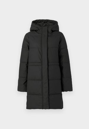 Melna pūkšķītes jaka ar kapuci, ar rāvējslēdzēju, garām piedurknēm un šuvju panelu dizainu izolācijai. Gluda, matēta virsma.