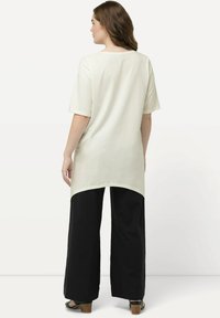 Ulla Popken HANDKERCHIEF HEM - Blusa - off white