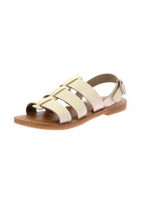 Krämfärgade lädersandaler har en spänd design med spänne baktill och en platt sula. Innersulan är brun med synliga sömmar.