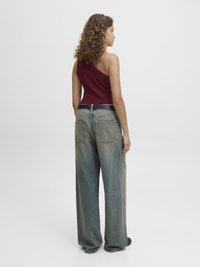 Burgundy one-shoulder bodysuit paired with high-waisted, loose-fit, faded blue denim jeans featuring large back pockets.