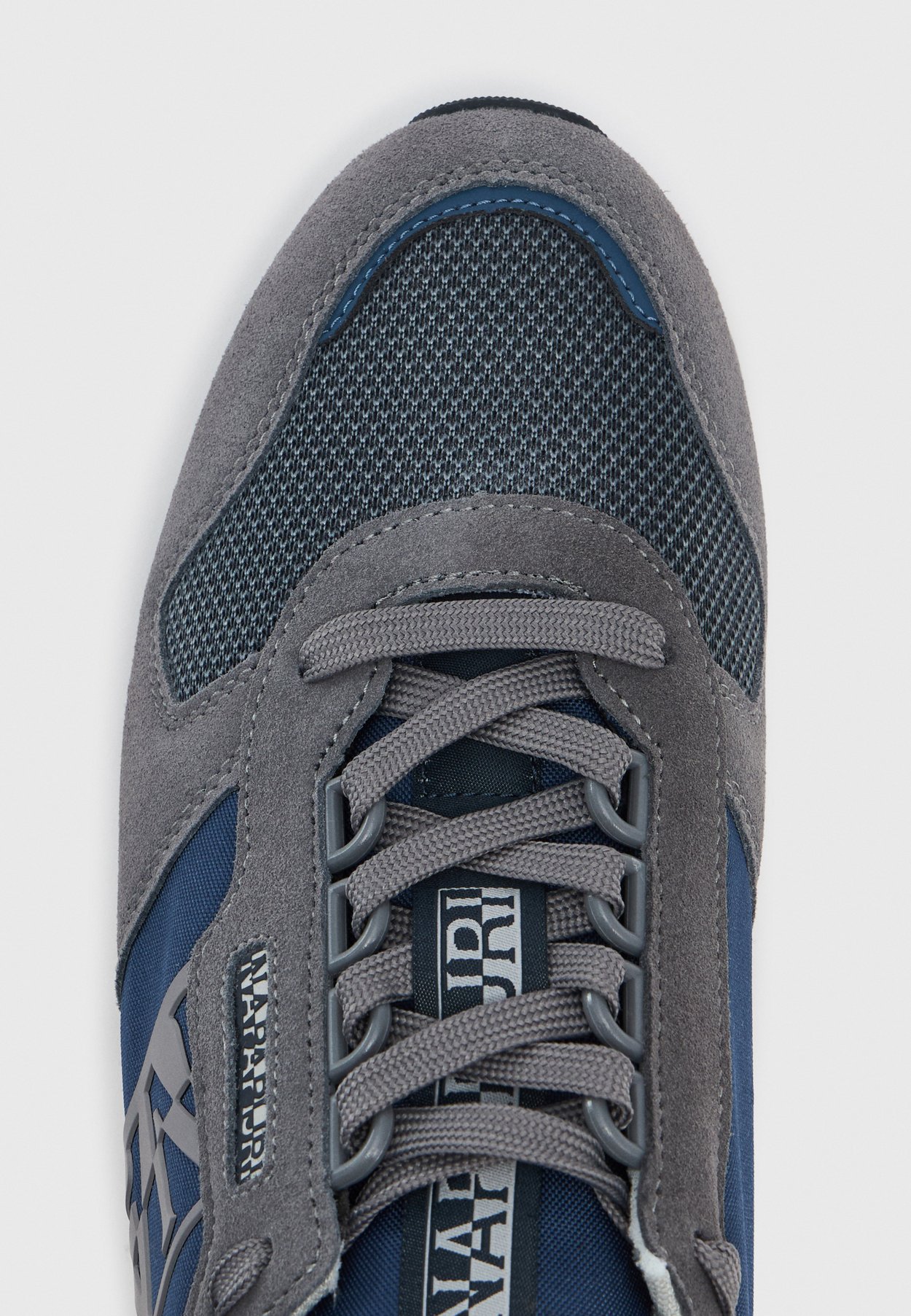 Sneaker low