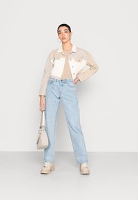 ONLY ONLDAD  - Calças de ganga de corte relaxado - medium blue denim