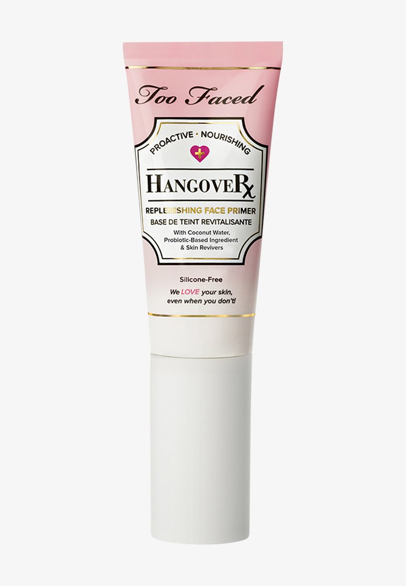Too Faced Hangover RX Replenishing Face Primer in een roze en witte tube. Bevat gouden accenten, met tekst die ingrediënten en voordelen bespreekt.