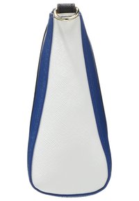 Kabelka přes rameno s texturovaným bílým základem, modrými akcenty a černým lemem. Kulaté kovové prvky nahoře s kroužkem pro připevnění.