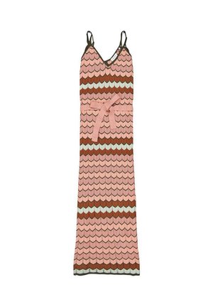 Robe longue sans manches en maille avec des rayures en forme de festons roses, marron et blanches, accompagnée d'une ceinture assortie rose à nouer à la taille.