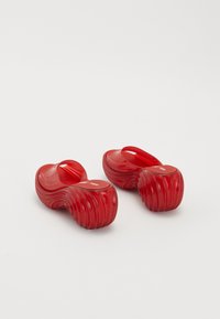 Melissa MELISSA QUANTUM PLATFORM X DIESEL AD. - Kontsaga tagant lahtised kingad - red