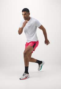 Nike Performance CHALLENGER - Športové šortky - aster pink/dark pony/black/silver