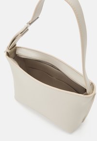 Calvin Klein EMBOSSED LOGO SMALL TOTE - Borsa a mano - gray morn
