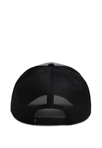 Schwarze Snapback-Cap mit einem Netzrücken, runder Krone und flacher Bilde. Verfügt über einen verstellbaren Riemen auf der Rückseite zur Größenanpassung. Strukturierter Stoff über die gesamte Fläche.