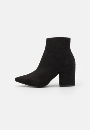 RAID Wide Fit Enkelkaarsjes - black