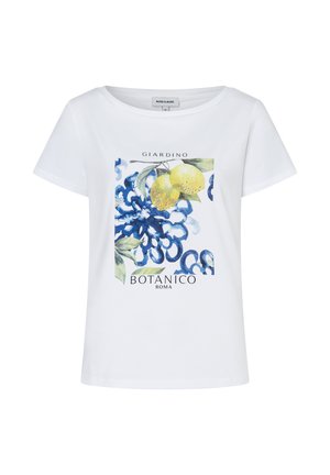 Witte T-shirt met korte mouwen met een botanisch design met gele citroenen, blauwe bloemmotieven en de tekst "GIARDINO BOTANICO ROMA."