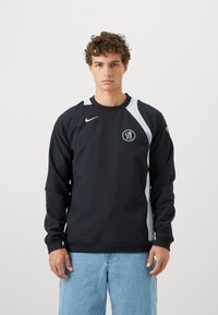 Sort sweatshirt med lange ærmer, lyseblå sideaccenter og et logo på brystet. Lavet af tekstureret stof med rund halsudskæring.