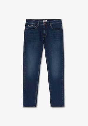Jeans in denim blu scuro con design a gamba dritta, cinque tasche, cuciture a contrasto e un bottone marrone in vita.