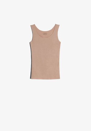 Ärmelloses beiges Tanktop mit rundem Ausschnitt und figurbetonter Silhouette, flach auf weißem Hintergrund liegend.