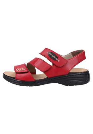 Sandale en cuir rouge avec trois sangles réglables en Velcro, semelle intérieure rembourrée et semelle en caoutchouc noir dotée d'un motif texturé pour une meilleure adhérence.