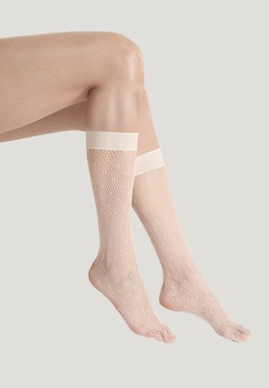 Calze a rete beige fino al ginocchio con un risvolto largo e solido. Il motivo a rete presenta forme a diamante, creando un aspetto strutturato.