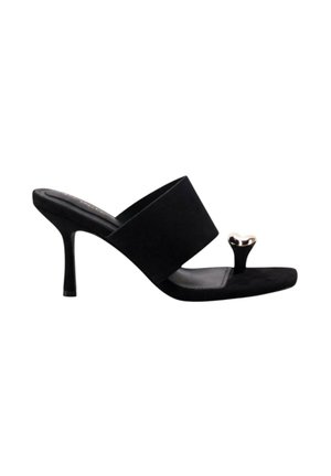 Mule negro de tacón alto con tiras anchas sobre el empeine y post metálico en forma de corazón en la plataforma cuadrada de la puntera.