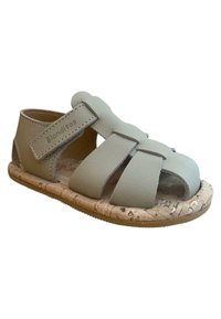 Sanda de cuero verde claro con cuatro tiras, suela de corcho y cierre de velcro marcado "Blanditos." Presenta una puntera redondeada y un talón abierto.