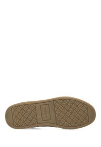 Semelle d'une chaussure en caoutchouc marron avec un motif de semelle géométrique et un logo de marque "MEXX" centré.