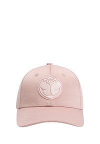 Roze baseballpet met een geborduurd embleem aan de voorkant, met een ronde vorm en een gladde textuur. De klep is licht gebogen.