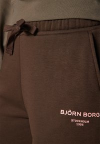 Björn Borg ESSENTIAL PANTS - Tepláky - demitasse