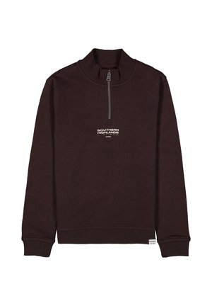 Dunkelbrauner Pullover mit Viertelreißverschlusskragen und weißem Text "Southern Highlands" auf der Brust sowie kleinem Etikett nahe dem Saum.