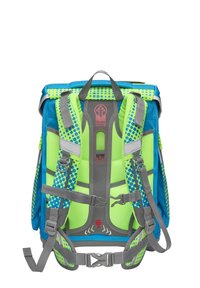 Sac à dos au design bleu et vert vif, avec des bretelles rembourrées, des accents gris et des motifs à pois pour une prise en main et un confort améliorés.