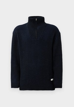 Tummansininen ribattu kauluspaidatakki, jossa on puolivetoketju ja rento leikkaus. Ominaisuuksiin kuuluu tekstuuroitu kangas ja sivulabeli.