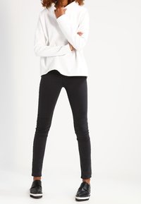 someday. Långärmad tröja - off-white