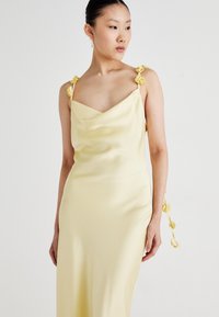 Gina Tricot COWL NECK DRESS - Apģērbs svinīgiem gadījumiem - light yellow