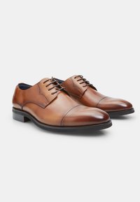 Bata Stringate eleganti - marrone