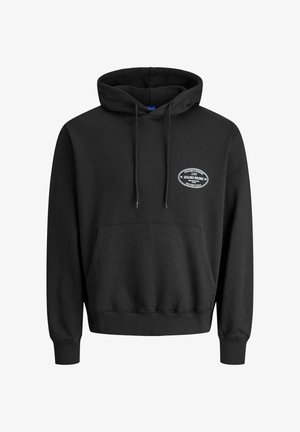 Hanorac negru din amestec de bumbac, cu buzunar kangaroo, glugă cu șnur și o insignă cu logo circular pe piept.