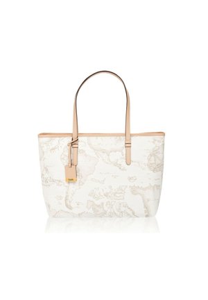 Borsa tote in tessuto crema con stampa mappa marrone chiaro, arricchita da manici in pelle beige chiaro e un cartellino decorativo.