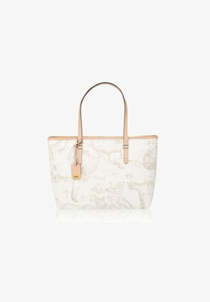 Borsa tote in tessuto crema con stampa mappa marrone chiaro, arricchita da manici in pelle beige chiaro e un cartellino decorativo.