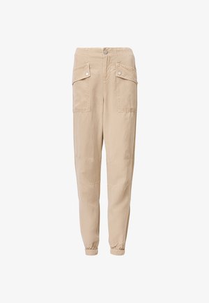 Beige cargo shorts gemaakt van lichte stof, met twee voorzakken, koordsluiting bij de enkels en een knoopsluiting. Glad textuur en relaxed fit.
