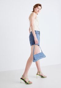 Gina Tricot SPORTY BAG - Rokassoma - mid blue