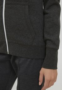 Oxmo OXOLINDA - Športna jopa s kapuco na zadrgo - dark grey melange